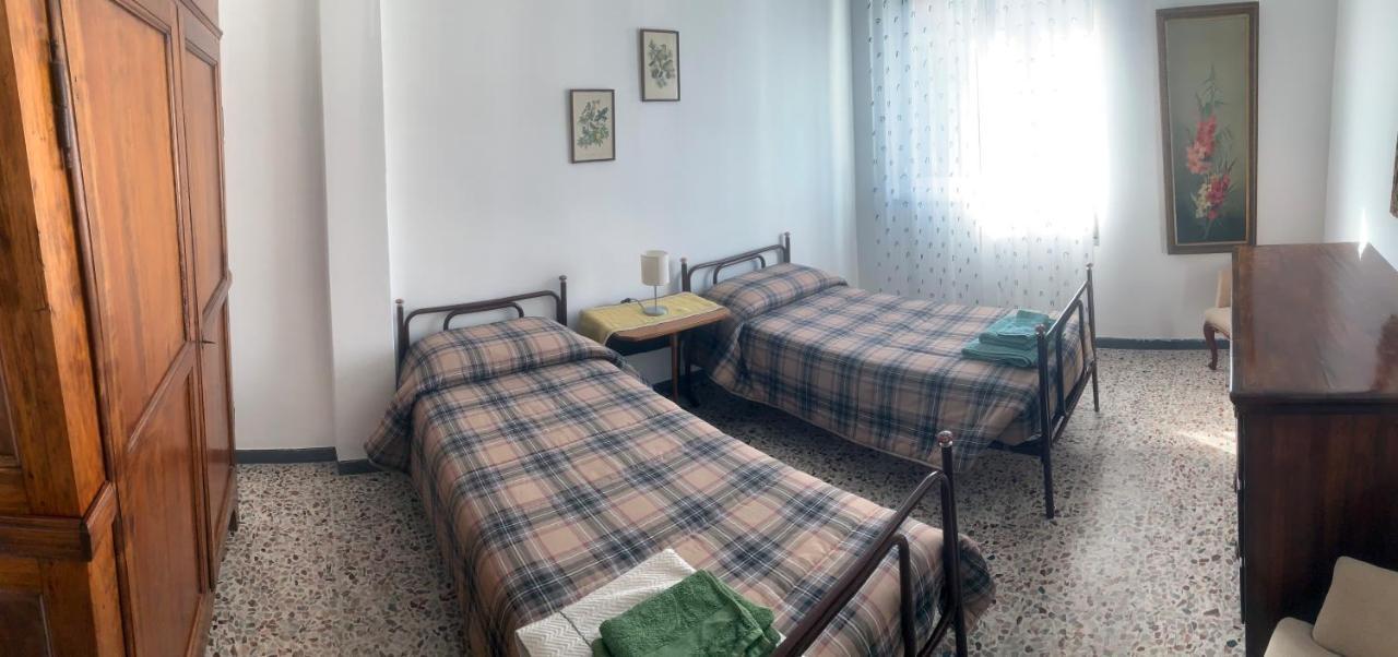 Casa Bianca 4 - confortevole in centro a Moneglia Esterno foto